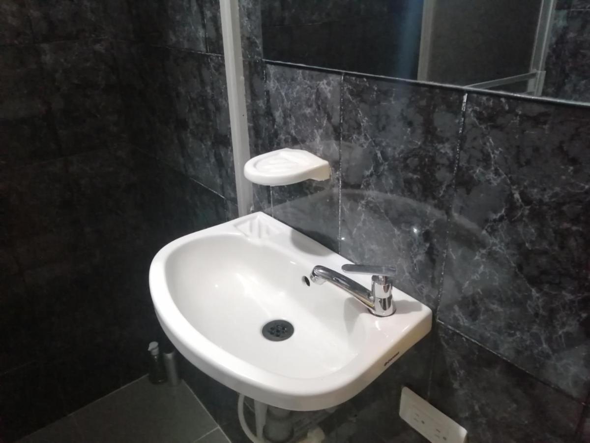 Habitacion Privada Cerca Al Aeropuerto Y Terminal Μπογκοτά Εξωτερικό φωτογραφία
